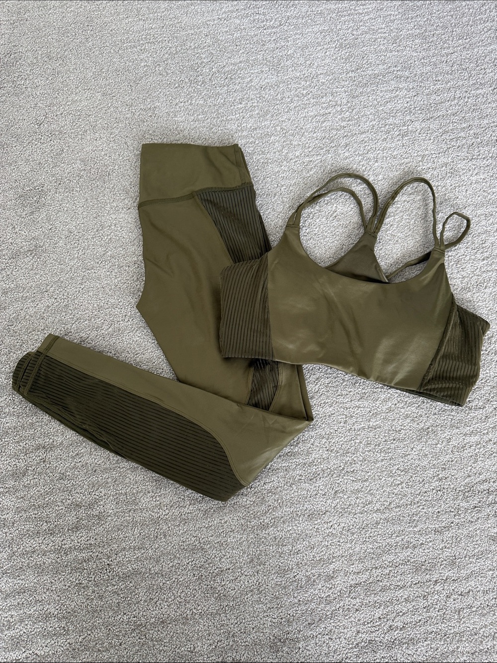 Fabletics Olive Rib-Panel Large Sports Bra & Small Leggings Set